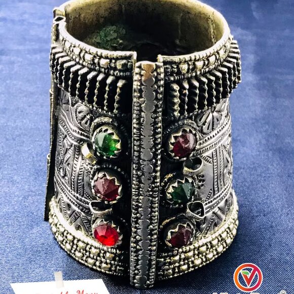 Single Gypsy Kuchi Bracelet With Glass Stones, Hinged, Vintage Cuff - Picture 2 of 10